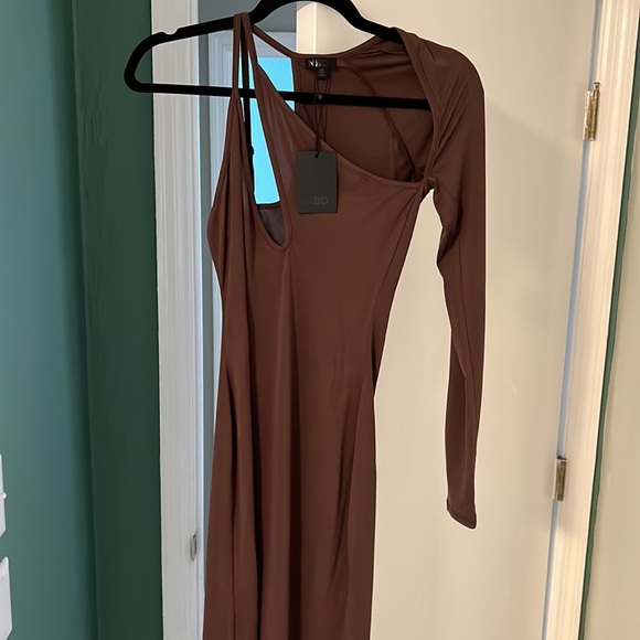 NWT! Alora Midi Dress in Dark Brown by NBD - Picture 5 of 6